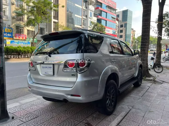 Toyota Fortuner 2.7 V 4X2 AT 2015 - Hỗ trợ Bank 60%