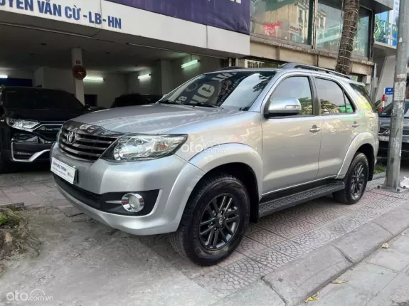 Toyota Fortuner 2.7 V 4X2 AT 2015 - Hỗ trợ Bank 60%