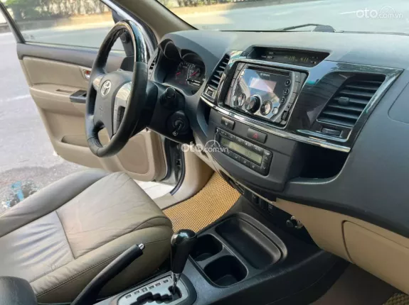 Toyota Fortuner 2.7 V 4X2 AT 2015 - Hỗ trợ Bank 60%