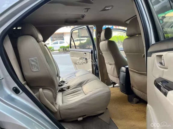 Toyota Fortuner 2.7 V 4X2 AT 2015 - Hỗ trợ Bank 60%