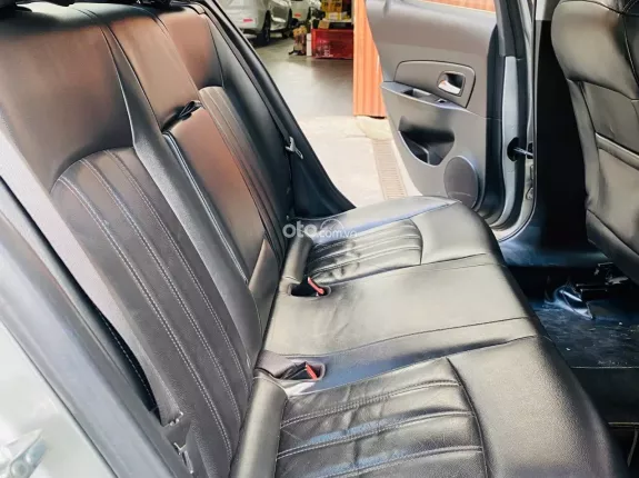 Chevrolet Cruze 1.6 MT 2017 - Bản số sàn máy đầm cực chất - Chỉ 229tr