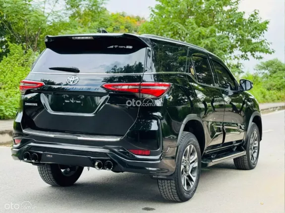 Toyota Fortuner 2.4 AT 4x2 Legender 2021 - Xe đẹp full lịch sử hãng