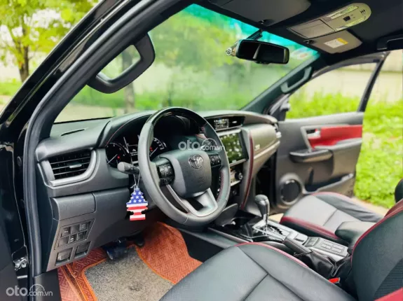 Toyota Fortuner 2.4 AT 4x2 Legender 2021 - Xe đẹp full lịch sử hãng