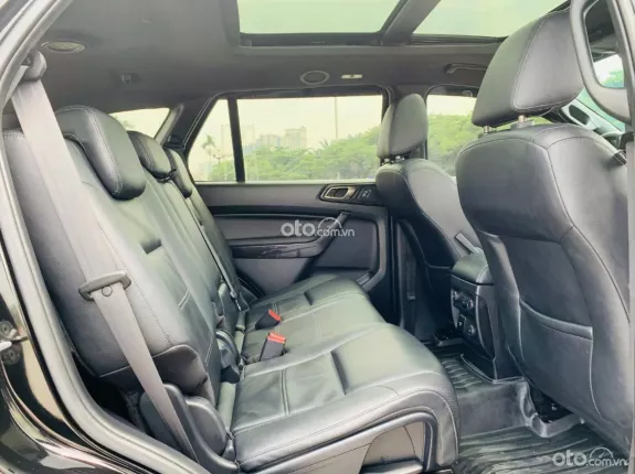 Ford Everest 2.0L ST5 10AT 4x4 Titanium 2018 - Xe đẹp, hỗ trợ mọi thủ tục