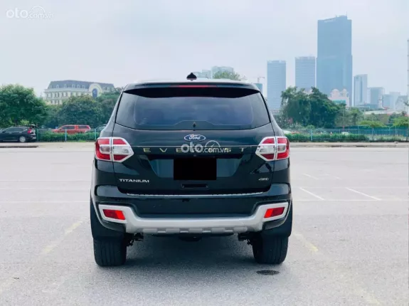 Ford Everest 2.0L ST5 10AT 4x4 Titanium 2018 - Xe đẹp, hỗ trợ mọi thủ tục