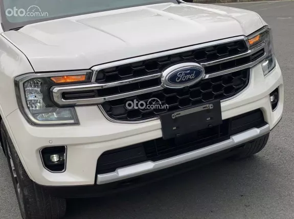 Ford Everest Titanium 2.0 AT 4x2 2023 - Xe đi ít, chữ giữ xe, chất xe còn đẹp sơn zin nguyên