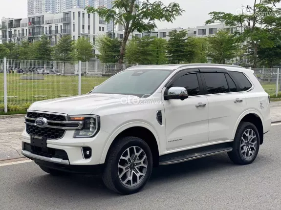 Ford Everest Titanium 2.0 AT 4x2 2023 - Xe đi ít, chữ giữ xe, chất xe còn đẹp sơn zin nguyên