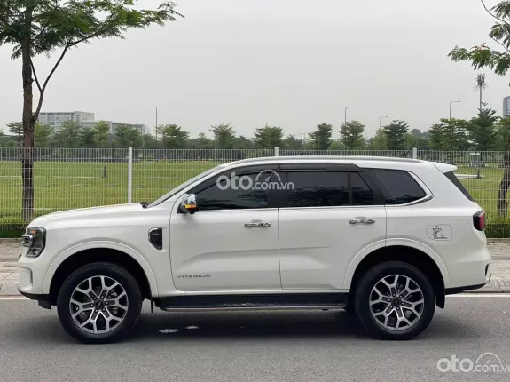 Ford Everest Titanium 2.0 AT 4x2 2023 - Xe đi ít, chữ giữ xe, chất xe còn đẹp sơn zin nguyên