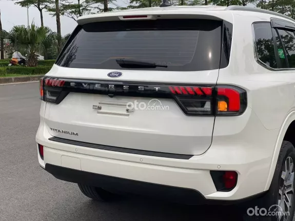 Ford Everest Titanium 2.0 AT 4x2 2023 - Xe đi ít, chữ giữ xe, chất xe còn đẹp sơn zin nguyên