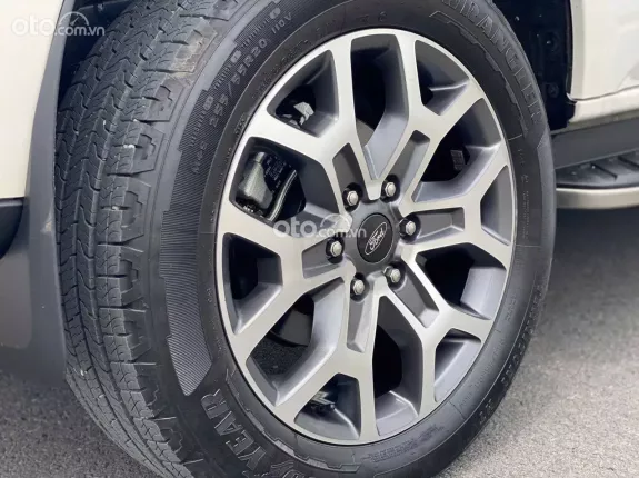 Ford Everest Titanium 2.0 AT 4x2 2023 - Xe đi ít, chữ giữ xe, chất xe còn đẹp sơn zin nguyên