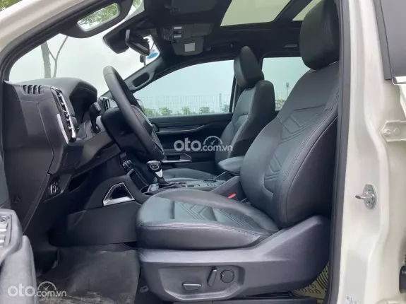 Ford Everest Titanium 2.0 AT 4x2 2023 - Xe đi ít, chữ giữ xe, chất xe còn đẹp sơn zin nguyên