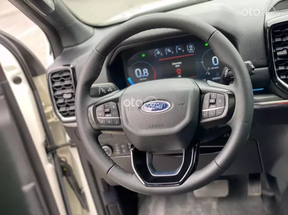 Ford Everest Titanium 2.0 AT 4x2 2023 - Xe đi ít, chữ giữ xe, chất xe còn đẹp sơn zin nguyên