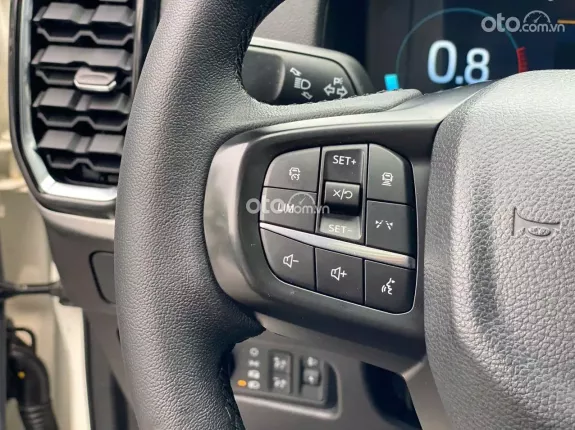 Ford Everest Titanium 2.0 AT 4x2 2023 - Xe đi ít, chữ giữ xe, chất xe còn đẹp sơn zin nguyên