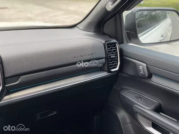 Ford Everest Titanium 2.0 AT 4x2 2023 - Xe đi ít, chữ giữ xe, chất xe còn đẹp sơn zin nguyên