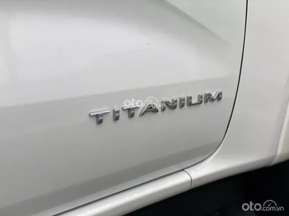 Ford Everest Titanium 2.0 AT 4x2 2023 - Xe đi ít, chữ giữ xe, chất xe còn đẹp sơn zin nguyên