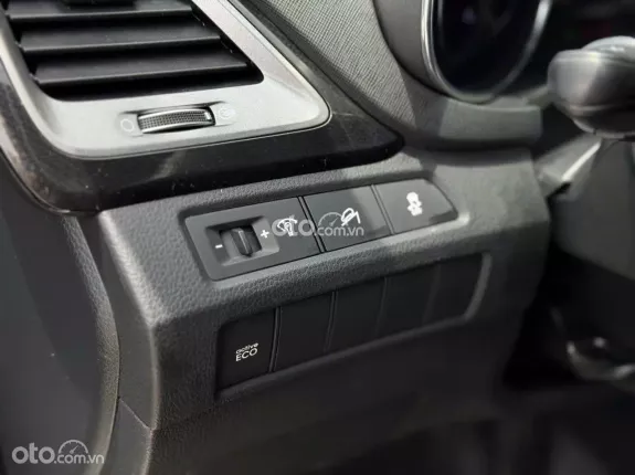 Hyundai Santa Fe 2.2L Dầu Tiêu chuẩn 2015 - ODO: 124.000