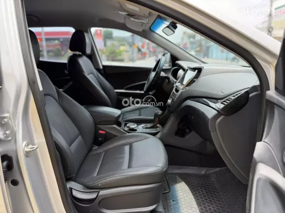 Hyundai Santa Fe 2.2L Dầu Tiêu chuẩn 2015 - ODO: 124.000