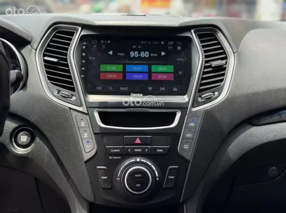 Hyundai Santa Fe 2.2L Dầu Tiêu chuẩn 2015 - ODO: 124.000