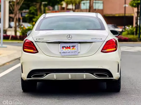 Mercedes-Benz C300 AMG 2018 - Full option – Sang trọng, thể thao, mạnh mẽ