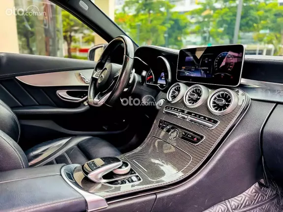 Mercedes-Benz C300 AMG 2018 - Full option – Sang trọng, thể thao, mạnh mẽ