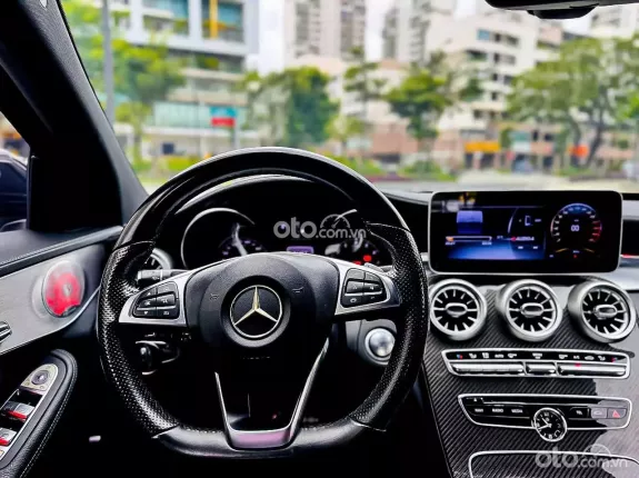 Mercedes-Benz C300 AMG 2018 - Full option – Sang trọng, thể thao, mạnh mẽ