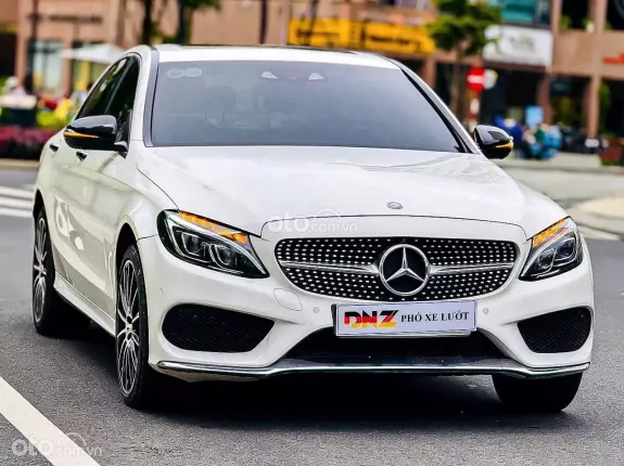 Mercedes-Benz C300 AMG 2018 - Full option – Sang trọng, thể thao, mạnh mẽ