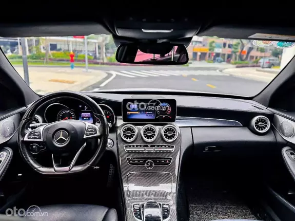 Mercedes-Benz C300 AMG 2018 - Full option – Sang trọng, thể thao, mạnh mẽ