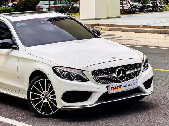 Mercedes-Benz C300 AMG 2018 - Full option – Sang trọng, thể thao, mạnh mẽ