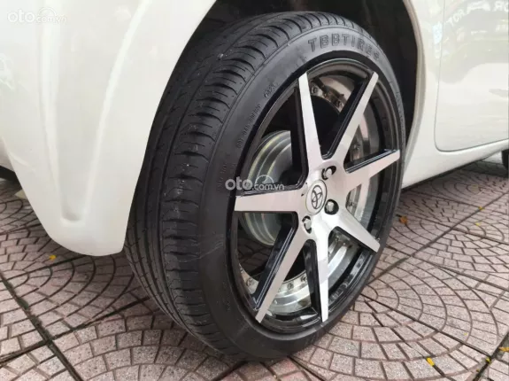 Toyota IQ 2012 - Siêu xe 02 cửa dành cho các chị các em