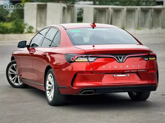 VinFast LUX A2.0 Tiêu chuẩn 2020 - Đỏ đẹp xuất sắc