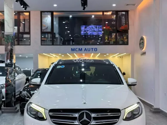 Mercedes-Benz GLC 300 4Matic 2017 - Xe có Camera360, loa Bum, cốp điện,. Model 2018