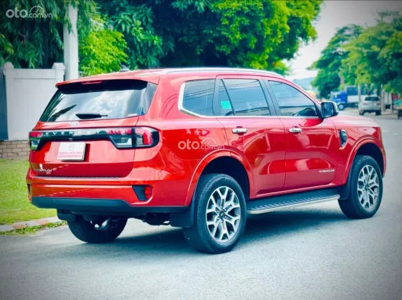 Ford Everest Titanium 2.0 AT 4x2 2022 - Xe gia đình bền bỉ, giá hợp lý