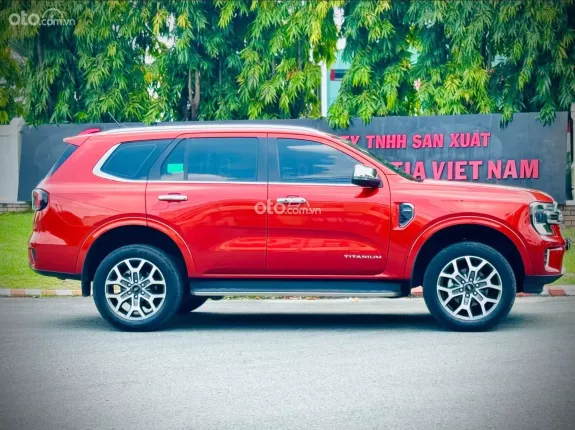 Ford Everest Titanium 2.0 AT 4x2 2022 - Xe gia đình bền bỉ, giá hợp lý