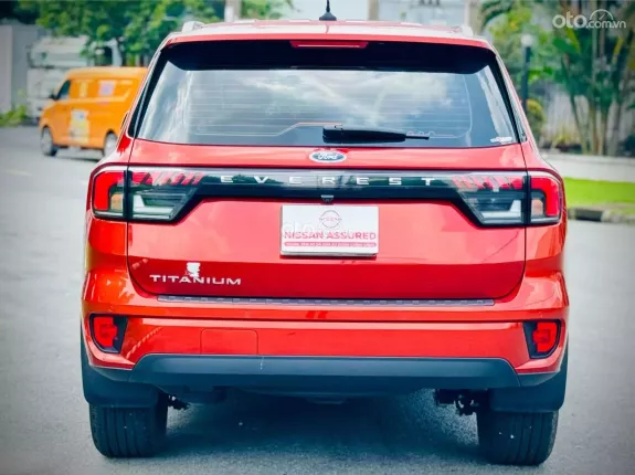 Ford Everest Titanium 2.0 AT 4x2 2022 - Xe gia đình bền bỉ, giá hợp lý