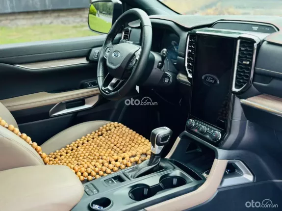 Ford Everest Titanium 2.0 AT 4x2 2022 - Xe gia đình bền bỉ, giá hợp lý