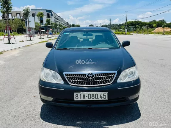 Toyota Camry 3.0V 2004 - Dòng xe mang lại sự sang trọng đẳng cấp có đỗ xe