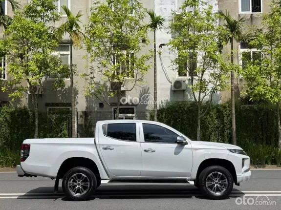 Mitsubishi Triton 4×4 AT MIVEC 2021 - Xe đẹp bản 2 cầu, chủ giữ gìn