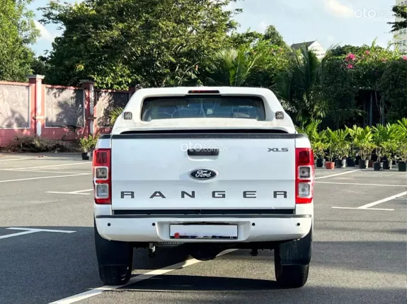 Ford Ranger XLS 2.2 4x2 AT 2016 - XE HOT CÓ SẴN GIAO NGAY!!