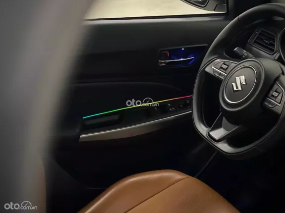 Suzuki Swift GLX 1.2 CVT 2023 - Xe cá tính trẻ trung, màu trắng nổi bật