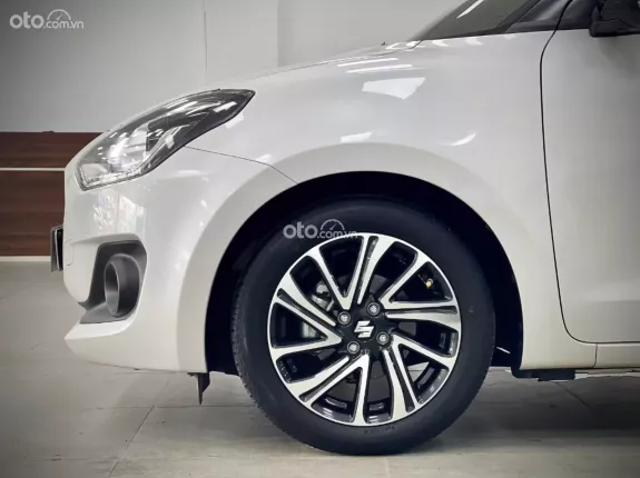 Suzuki Swift GLX 1.2 CVT 2023 - Xe cá tính trẻ trung, màu trắng nổi bật