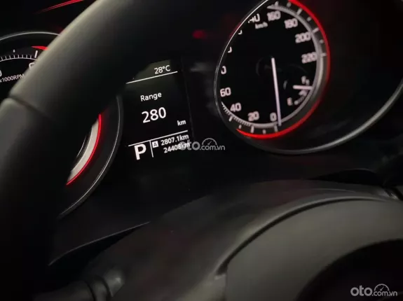 Suzuki Swift GLX 1.2 CVT 2023 - Xe cá tính trẻ trung, màu trắng nổi bật