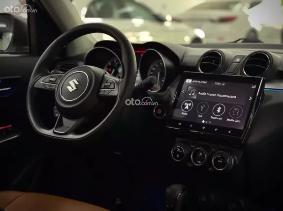 Suzuki Swift GLX 1.2 CVT 2023 - Xe cá tính trẻ trung, màu trắng nổi bật