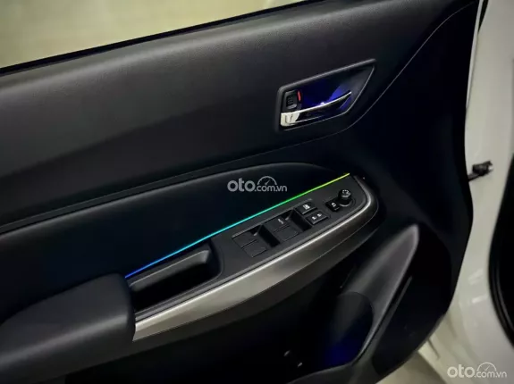 Suzuki Swift GLX 1.2 CVT 2023 - Xe cá tính trẻ trung, màu trắng nổi bật