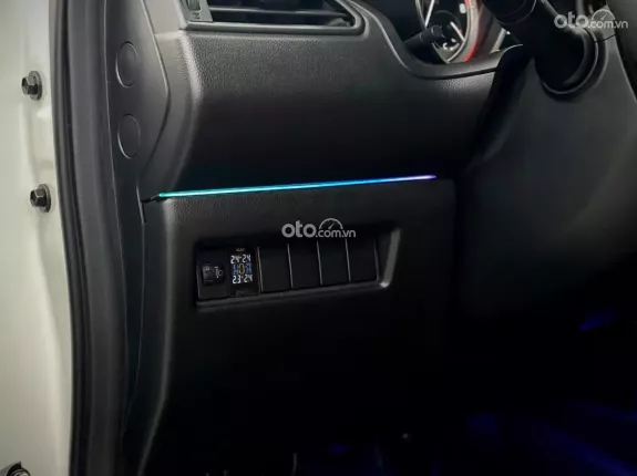 Suzuki Swift GLX 1.2 CVT 2023 - Xe cá tính trẻ trung, màu trắng nổi bật