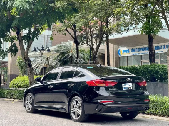 Hyundai Elantra Sport 1.6 2018 - Odo 110.000 km