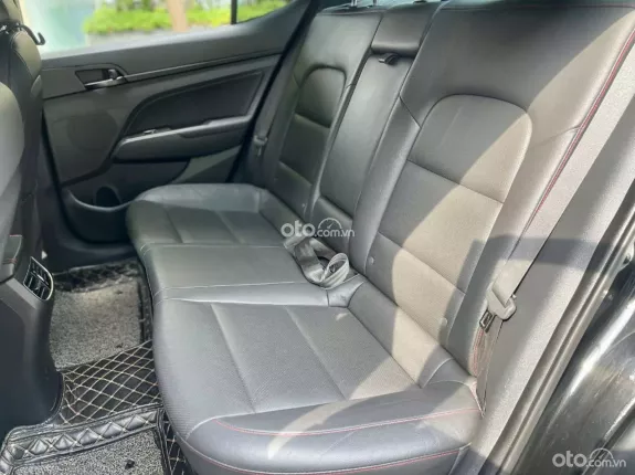 Hyundai Elantra Sport 1.6 2018 - Odo 110.000 km