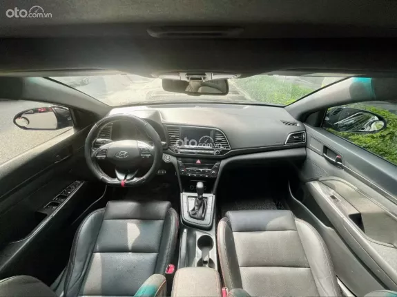 Hyundai Elantra Sport 1.6 2018 - Odo 110.000 km