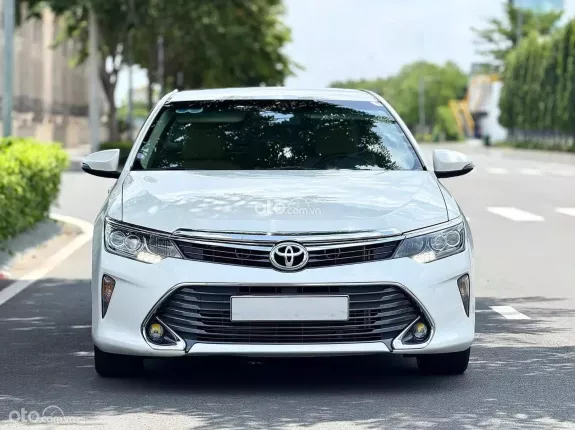 Toyota Camry 2.0E 2018 - Bán Camry 2.0E 2018 xe đẹp bao check hãng