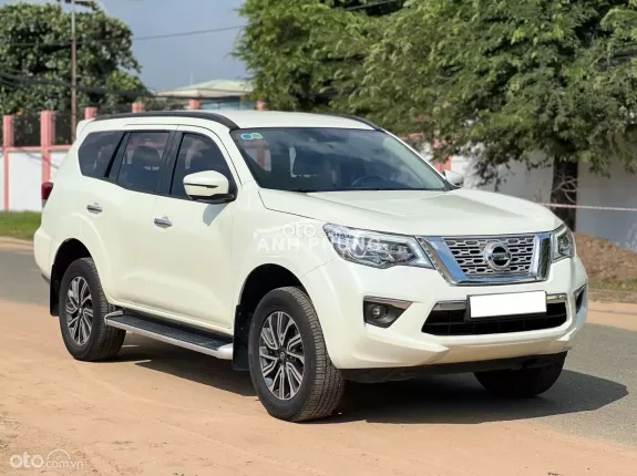 Nissan Terra 2.5L V 4WD 7AT 2019 - Xe cá nhân ủy quyền, sơn nguyên bản gần 100%