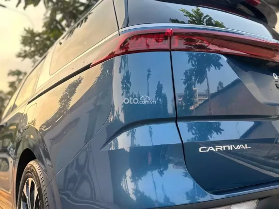 Kia Carnival 2.2D Premium 2022 - Xanh lam đẹp xuất sắc